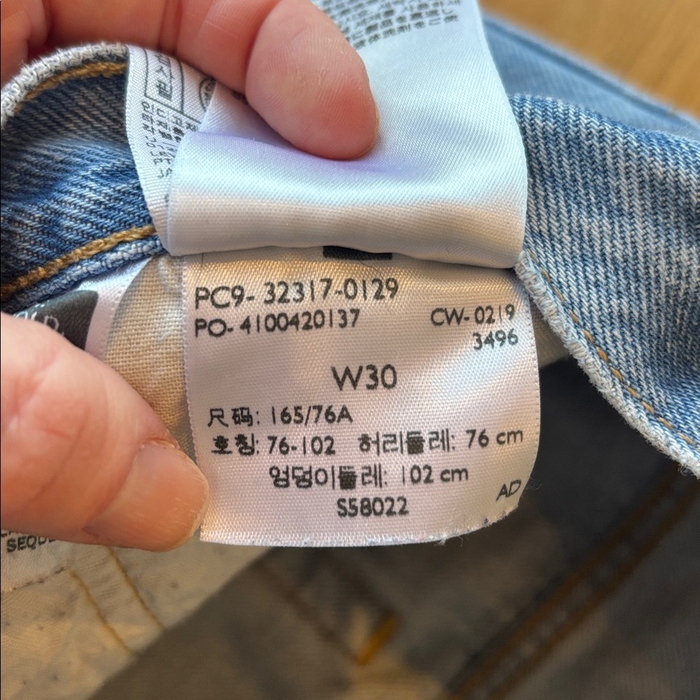 Levi’s Premium 501 Shorts Light Wash Cutoff Denim Size 30 - Picture 6 of 6